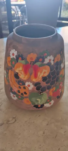 Vaso decorativo em cerâmica, pintado a mão