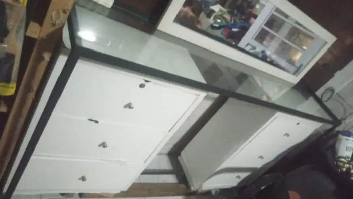 Bancada de vidro com armação em ferro...