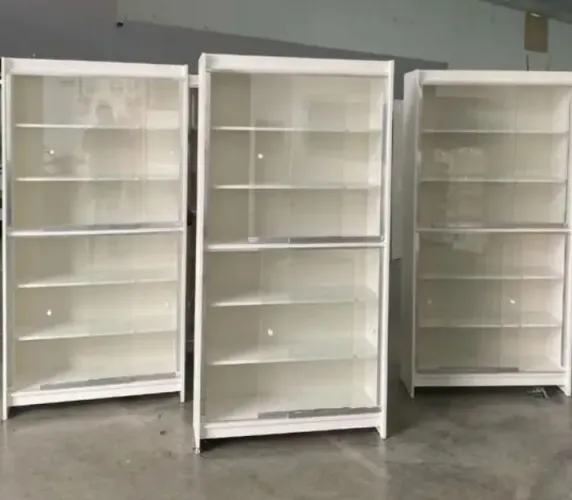PRATELEIRA COM PORTA DE VIDRO