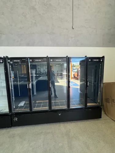 Cervejeira 5 portas total preta 5 graus negativos Nova 