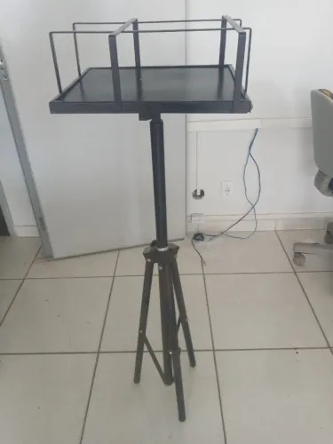 Suporte Móvel Para Data Show - Térreo