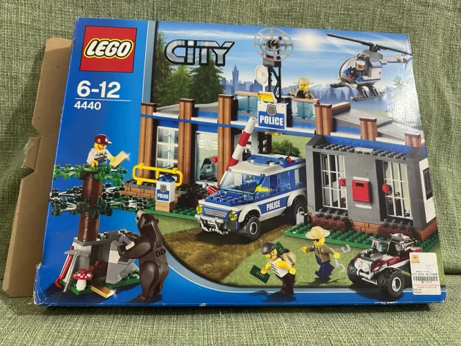 Lego 4440 Forest Police Station 633 peças (Usado)