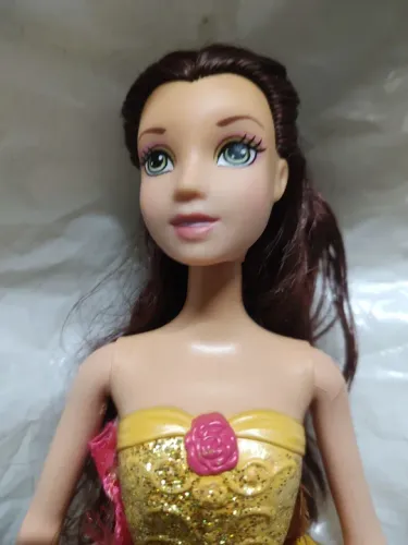 Boneca Bela - Disney (usado) cx 1