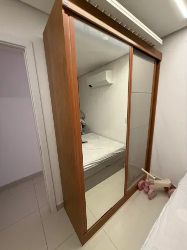 Vendo Guarda-Roupa Com Espelho