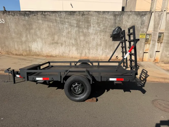 Carreta para quadriciclo, moto, entre outros com rampa