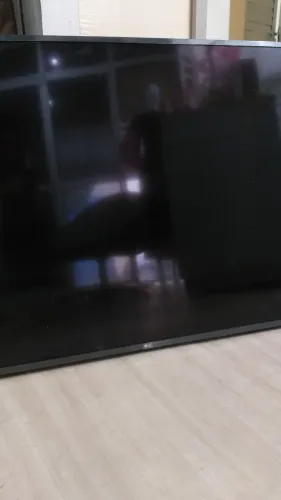 TV De 65 Polegadas - Marca LG (Com Defeito, Display Queimado)<br>