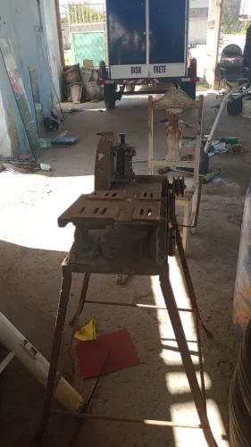 Base para policorte faltando só o motor
