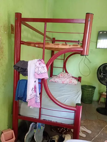 Vendo beliche de 2 andares em cima e em baixo