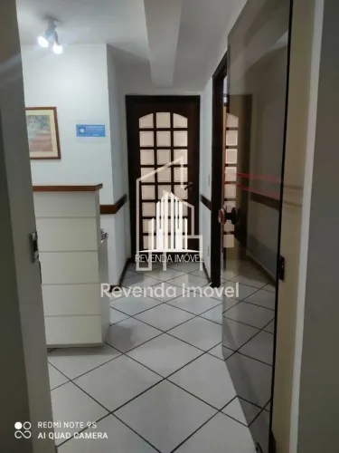 Conjunto comercial a venda 50m² sendo 1 sala privativa, 01 banheiro e 2 vagas em Perdizes,