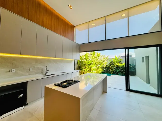 Casa Nova no Quinta Lago 2  190m²  De Frente para o Bosque  Rica em Marcenaria