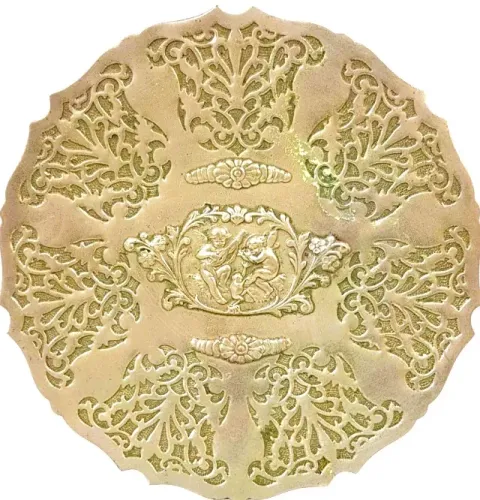 Suntuoso medalhão parede metal espessurado a prata detalhes  anjos flores e volutas