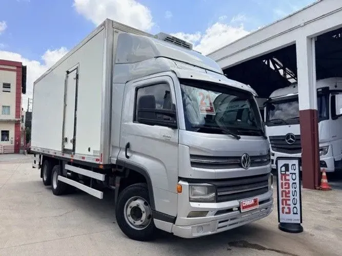 Volkswagen 11.180 DELIVERY PRIME 6X2 FRIGORIFICO