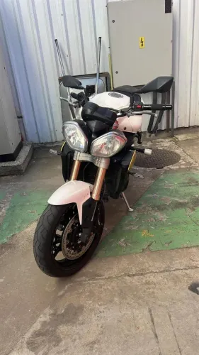 Triumph speed triple 1050i