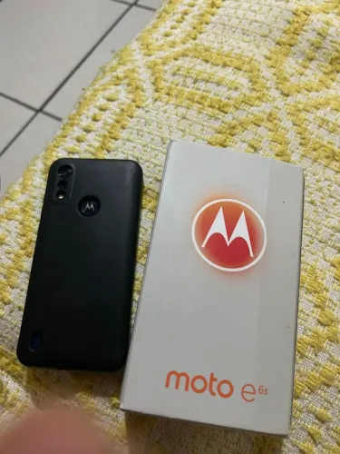 Moto e6s com caixa e carregador 