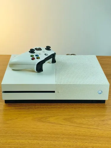 Vendo Xbox One S 1TB em Excelente Estado!