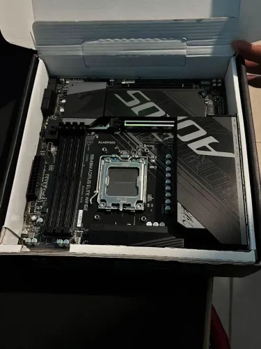 AM5 Placa mãe B840M + Fonte 750W