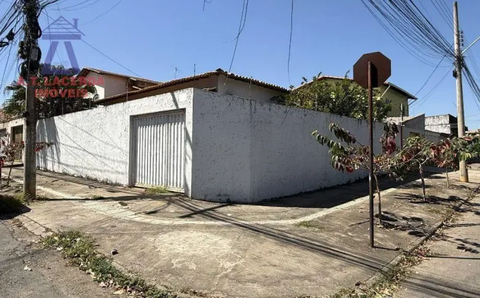 Casa com 3 quartos para Alugar - Planalto