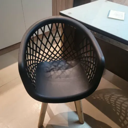 Par de Cadeiras Design Moderno com Encosto Vazado