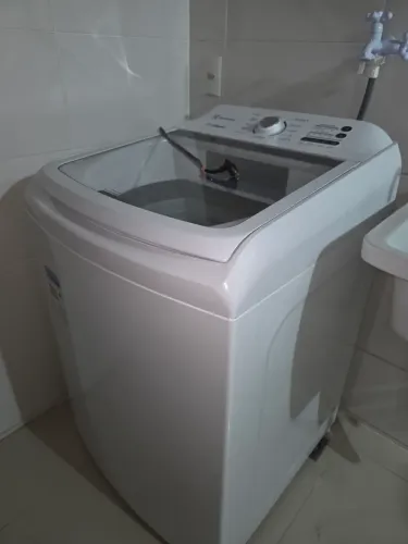 TROCO MÁQUINA DE LAVAR ROUPAS, ELECTROLUX, 17KG, (NOVA) POR UMA MENOR