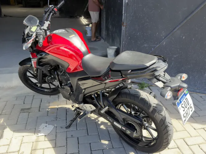 Apenas 4.500 km - YAMAHA FAZER 250 - Único dono - Manual e Chave Cópia 