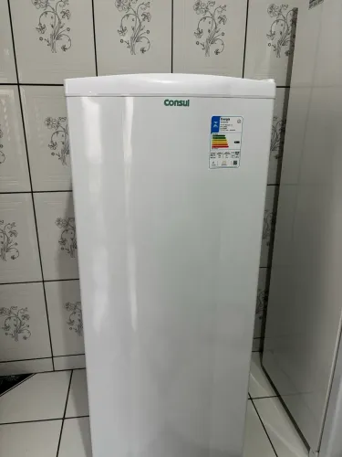 VENDO GELADEIRA SEMI NOVA