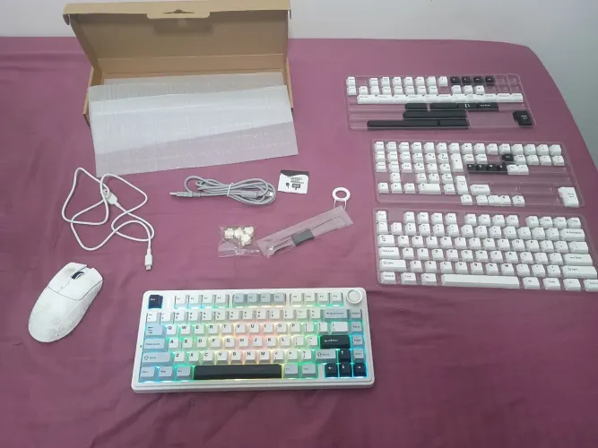 Teclado AULA F75 + Mouse Attack Shark R1