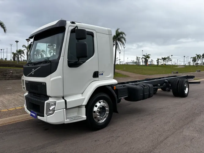 VOLVO VM 270 TOCO LEITO CHASSIS
