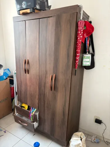 Guarda roupa velho