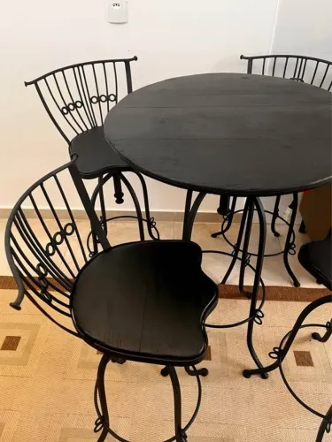 Conjunto Mesa Alta e 4 Banquetas de Ferro e Madeira (Itaum)