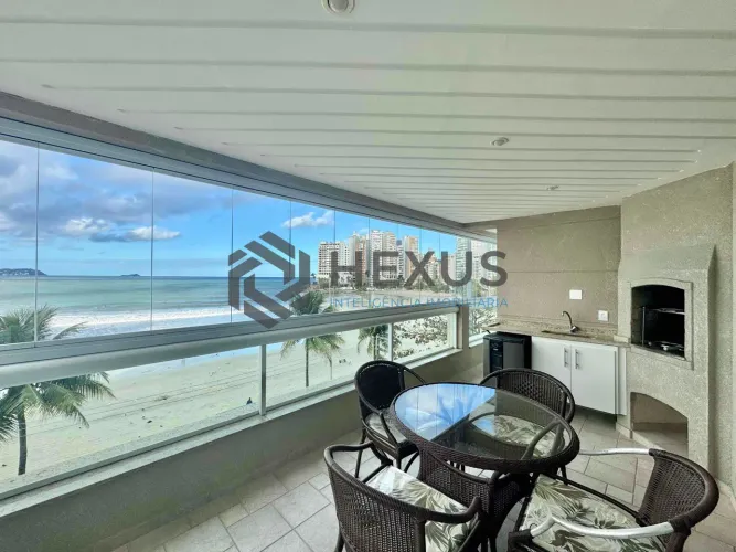 Apartamento reformado frente mar com varanda gourmet vista mar e lazer na Praia das Asturi