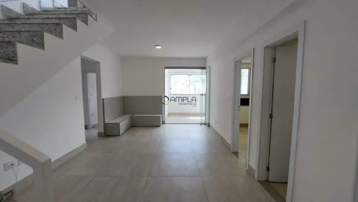 Excelente cobertura de 04 quartos sendo 02 suítes e 02 semi-suítes. para locação, no Burit