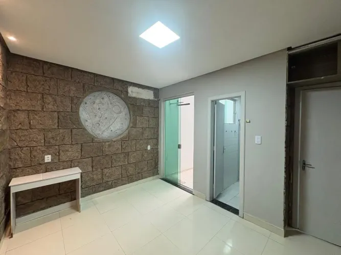 Casa com 4 quartos sendo 1 suíte em Alameda Fechada na Tv. Vileta, Marco