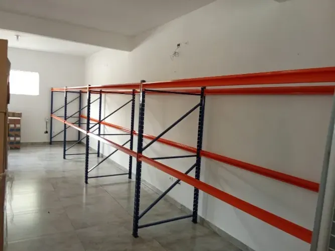 Prateleiras metálicas para uso profissional