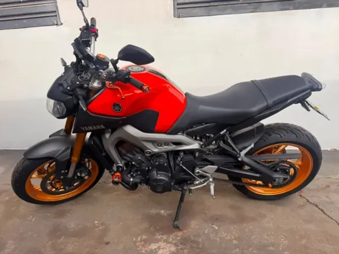 Yamaha MT 09 ABS 2015 21900 km completa em acessórios