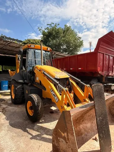 Retroescavadeira JCB 3C Cabine Aberta 4x2 + Braço Extensível 2012