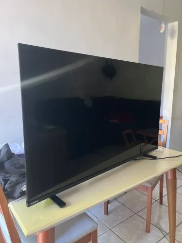 Smart TV Toshiba 43" Full HD DLED com display quiemado