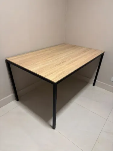 Mesa Estilo Industrial 1,40m x 90cm - Ótimo Estado!