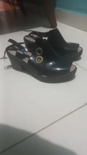Sandalia estilo botinha retata ferrario Di Santinni 33/34. Estilo melissa