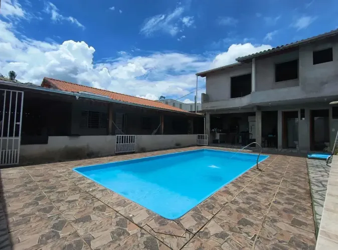 Belíssima Casa de 400 metros com piscina em - Biritiba Mirim - SP