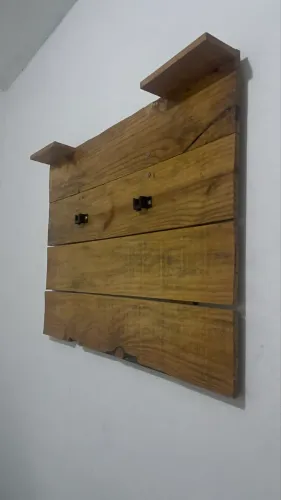 Painel para televisão de madeira
