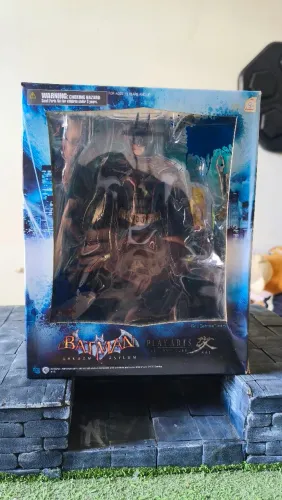 Play Arts Kai Batman ver Arkham Asylum