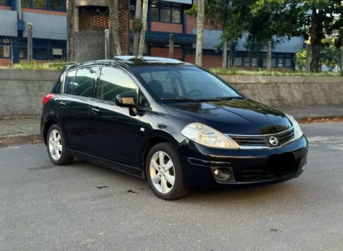 Nissan Tiida SL 1.8/1.8 Flex 16V Aut. 2013