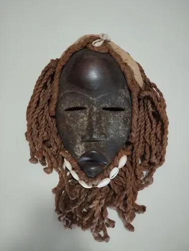 Máscara africana Dan originário da Costa do Marfim e Libéria