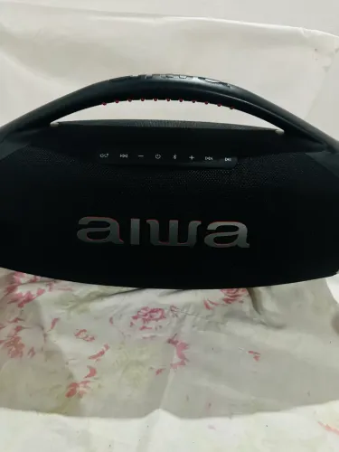 Vendo Bombox AIWA semi nova, dois mês de uso, muito conservada