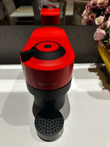 Cafeteira Nesespresso Vermelha usada apenas uma vez: nova!