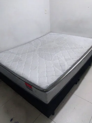 Cama casal semi nova