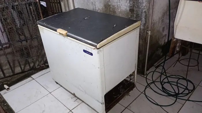 Freezer Horizontal - 1 Porta. Comprador fazer manutenção