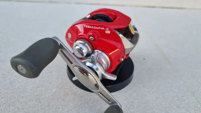 Carretilha Daiwa TD 103Z Red - Ize factory 