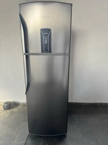 Vendo geladeira Panasonic de inox 387 litros
