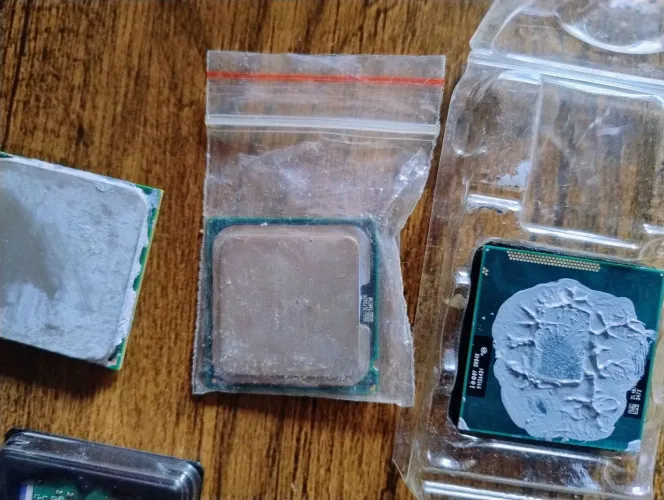 Processadores e memórias pc + monitor e placa de vídeo antiga